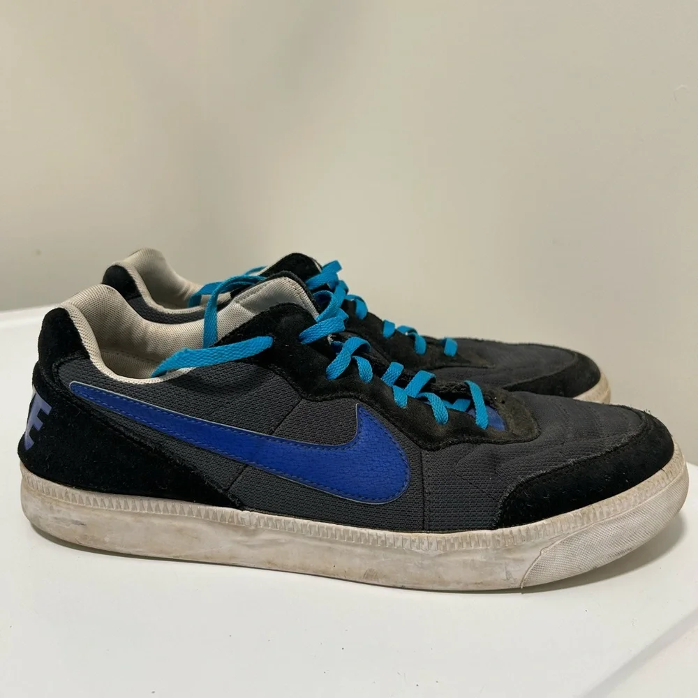Nike Men’s Sneaker Black Blue Size 11.5